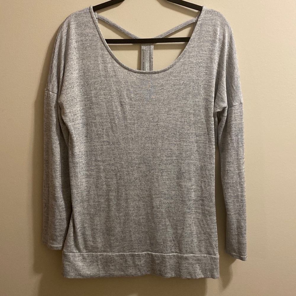 size M Athleta Sweatshirt with cute T back line